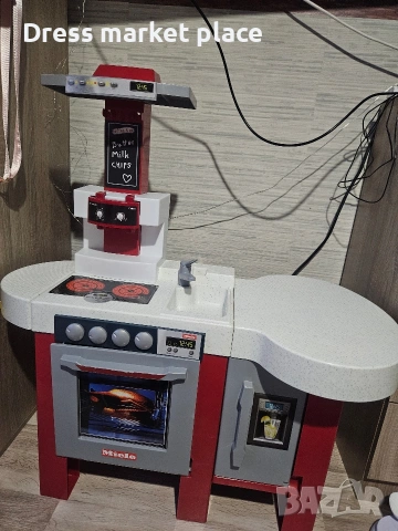 Детска кухня с много аксесоари