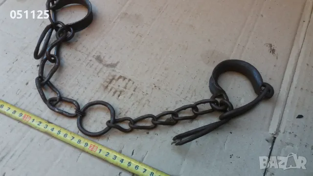 масивни ковани възрожденски окови, белезници, пранги , снимка 5 - Антикварни и старинни предмети - 47906614