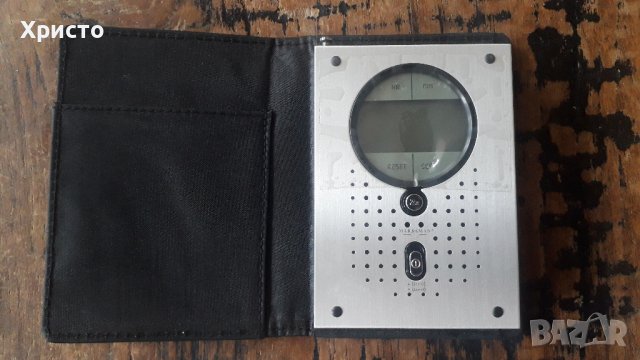 радио транзистор с антена и будилник Marksman в кожен калъф сензорен екран FM сканиращо, часовник