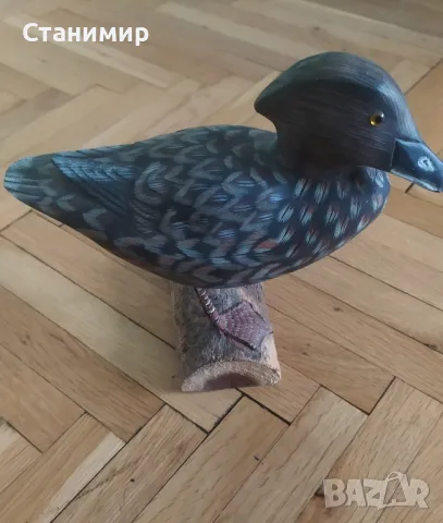 Дървена патица на стойка