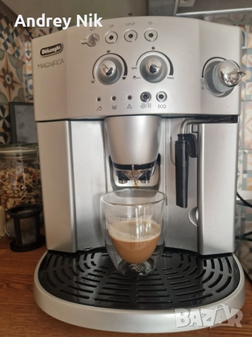Продавам Кафе Машина Delonghi magnifica Esam 4200