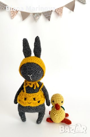 Зайче с шапка, детска играчка ръчна изработка, плетени играчки, подарък за дете, плетено зайче, снимка 8 - Плюшени играчки - 43143529