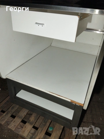 щанд каса , снимка 4 - Стелажи и щандове - 53490312