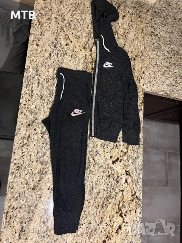 NIKE ДАМСКИ СПОРТЕН ЕКИП - S , снимка 3 - Спортни екипи - 44269428