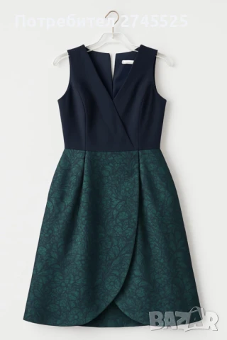 Зелена рокля с джобове