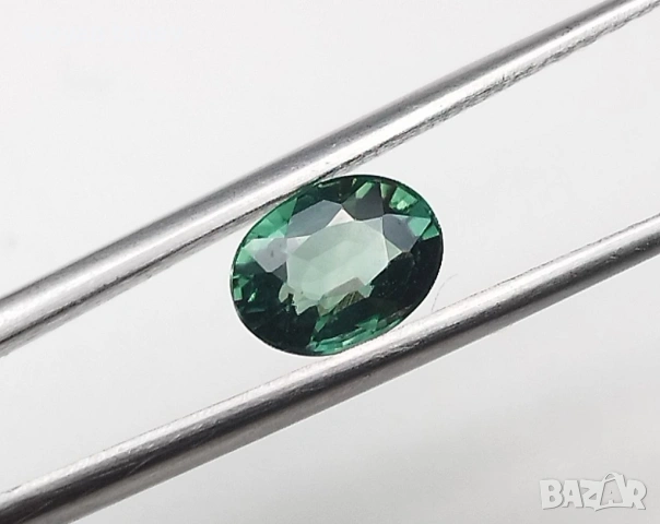 Естествен сапфир в искрящ зелен цвят 0.94кт.! Сертифициран! нов!, снимка 5 - Други - 53385224
