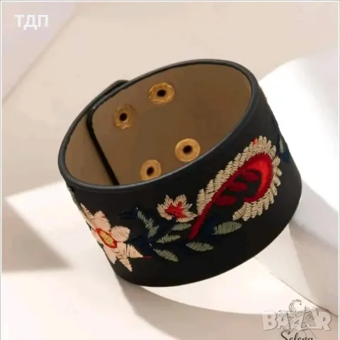 Дамски кожени гривни с бродерия , снимка 2 - Гривни - 49421043