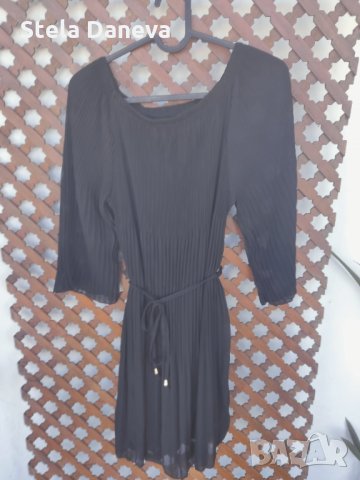 Елегантна плисирана черна рокля, снимка 1 - Рокли - 35025247