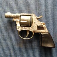 Стари децки играчки пистолет от 70-те години. Made in Italy и две ютийки., снимка 2 - Антикварни и старинни предмети - 39888825