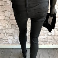 Дамски черен панталон КОД 26, снимка 4 - Панталони - 22960163