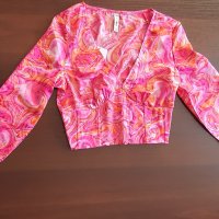 Блуза с дълги ръкави и розови мотиви , снимка 1 - Блузи с дълъг ръкав и пуловери - 43340514