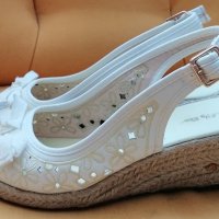 Красиви бели сандали на платформа от изкуствена кожа, снимка 1 - Сандали - 37239165