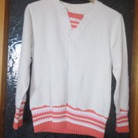 Интересен пуловер, снимка 2 - Блузи с дълъг ръкав и пуловери - 27892082