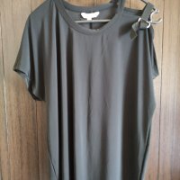 черна блуза с интересно рамо  , снимка 1 - Тениски - 40626928