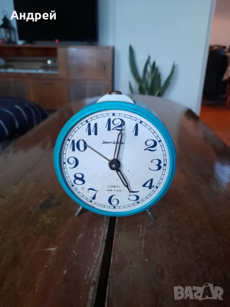 Стар настолен часовник будилник Янтар,Jantar, снимка 1