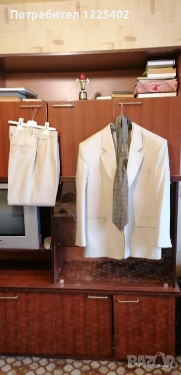 Подарявам 2броя мъжки костюми номер 46 и 48 , снимка 1