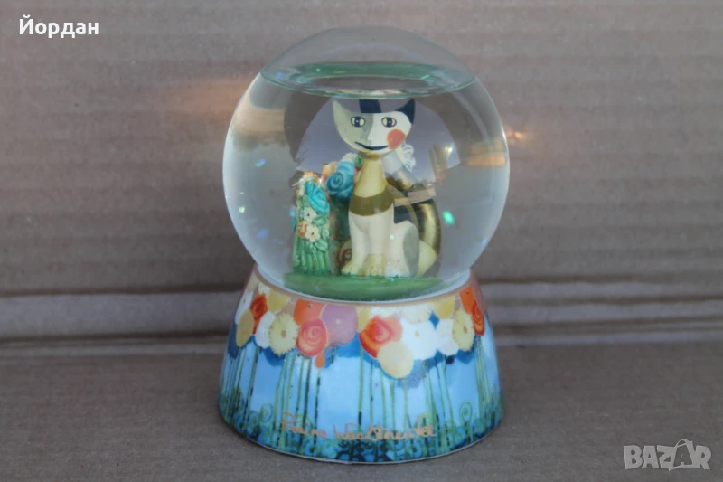 Немска стъклена топка/глобус с фигурка ''Goebel'', снимка 1