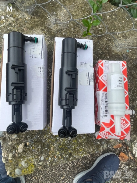 Пръскалки ,дюзи чистачки фарове и помпичка стъкломиене Mercedes W204, снимка 1