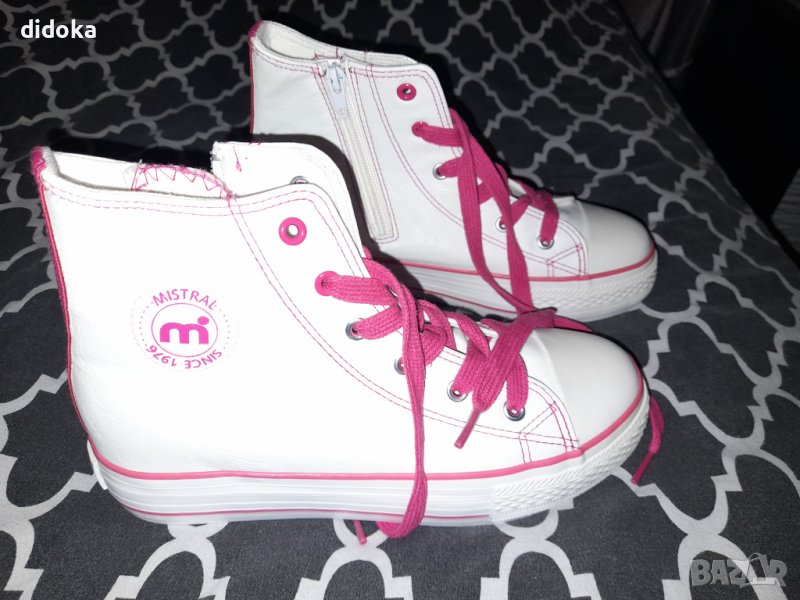 Бели кецове , снимка 1