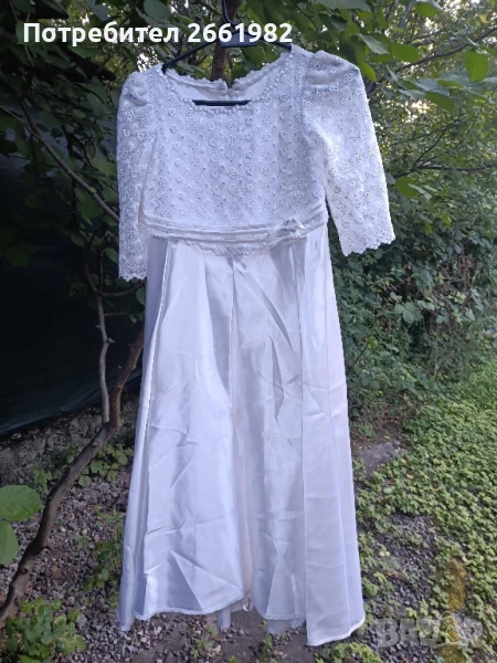 Разкошна бяла сатенена рокля с дантела, снимка 1