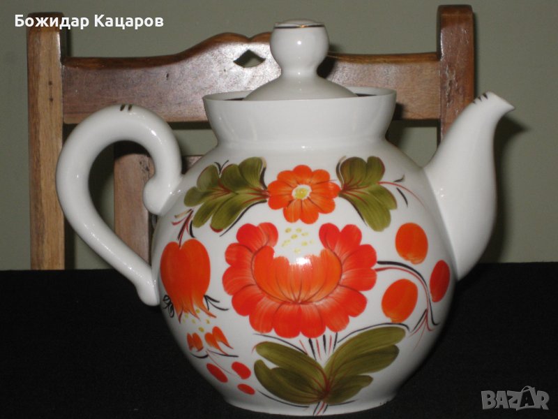Огромен стар порцеланов чайник, произведен в СССР.  Цена 50 лева. Пращам по Еконт. За София, може и , снимка 1