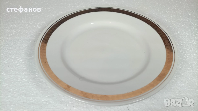 Български порцеланови чинии, Разград, дебел и тънък златен кант, снимка 4 - Чинии - 52640965