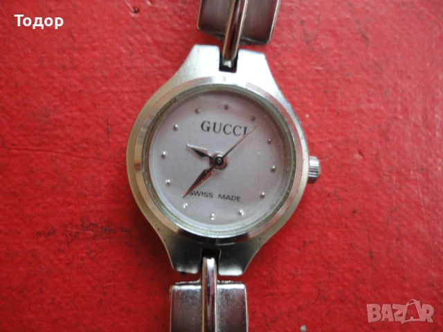 Дамски швейцарски часовник Gucci, снимка 2 - Дамски - 50459663