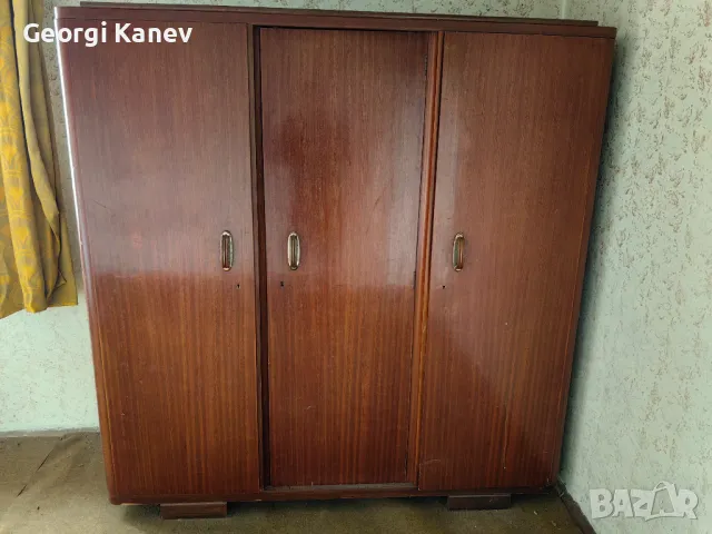 Гардероб от орех, снимка 1