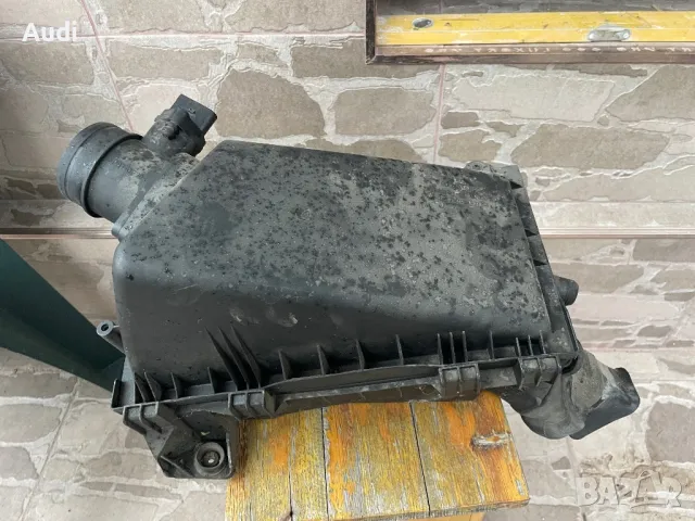 Кутия въздушен филтър Дебитомер Audi A3 06A906461A