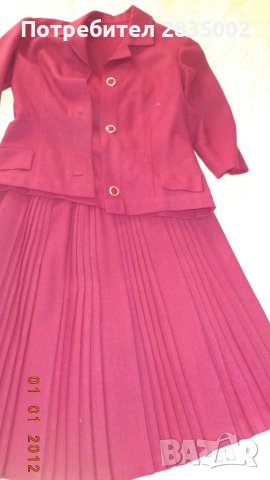 На вашето внимание - 75 годишни дамски костюми, пола i рокля.