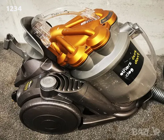 Прахосмукачка DYSON DC-20 1400W работи безупречно, снимка 2 - Прахосмукачки - 49717110
