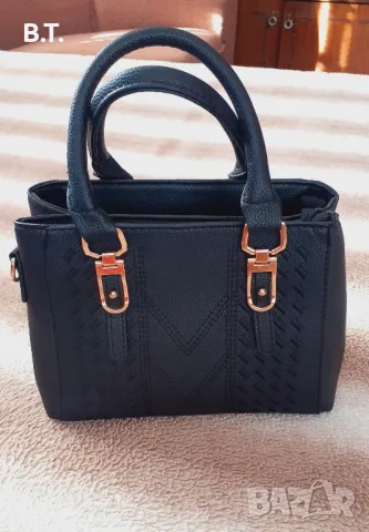 Продавам - Нова, дамска, черна кожена чанта., снимка 2 - Чанти - 48377203