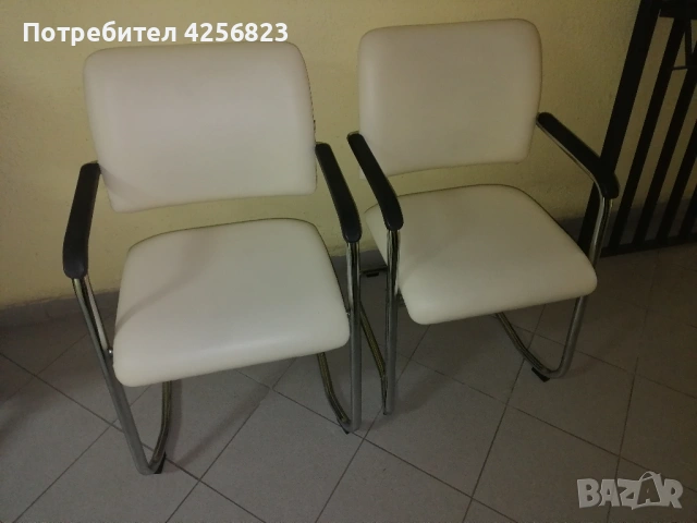 Бели офисни посетителски столове ДРОМЕАС 
