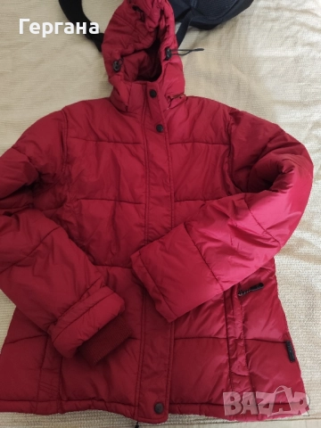 Червено зимно яке