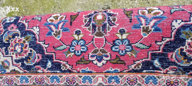 Ръчно тъкан вълнен Персийски килим и две пътеки.Произход Иран., снимка 12 - Килими - 44844961