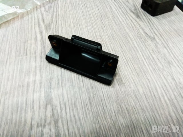 8D5827631**NEU**AUDI**A4**Вложка, снимка 3 - Части - 33329309