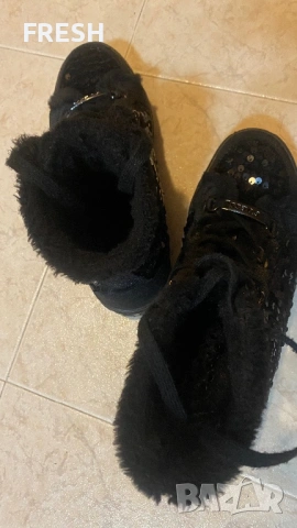 Боти GUESS 39, снимка 4 - Дамски боти - 53085877