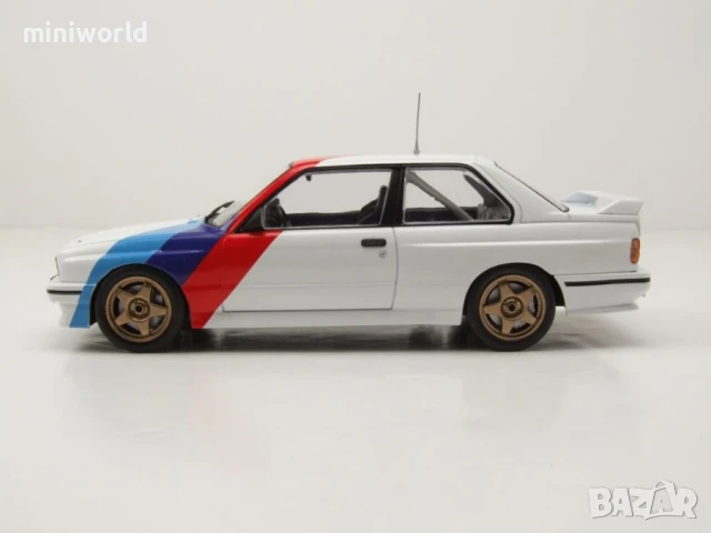 BMW M3 E30 1989 - мащаб 1:24 на Whitebox моделът е нов в кутия, снимка 3 - Колекции - 50614537