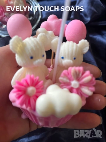 Свещ „Мечета с балони“ – в розова капкейк основа, снимка 5 - Декорация за дома - 51782795