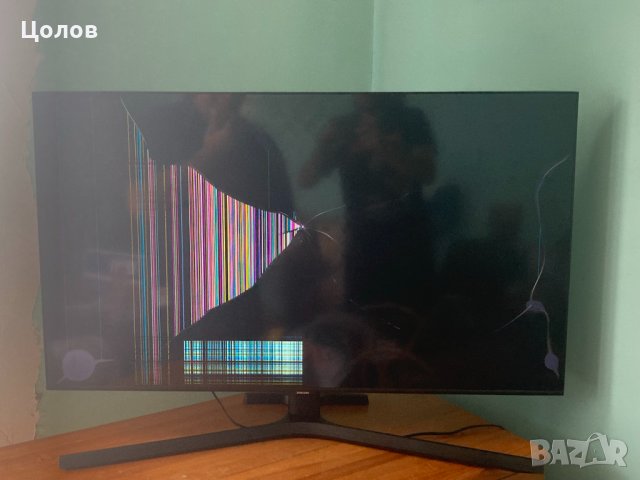 Tелевизор Samsung UE43TU8502U на части 