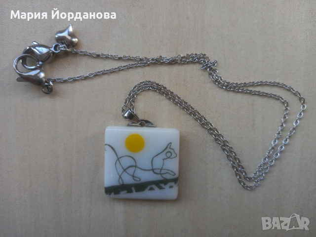 Авторско колие (медальон) от порцелан "Котка", снимка 3 - Колиета, медальони, синджири - 52846834