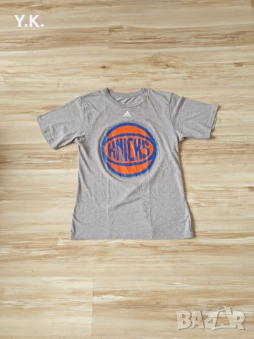 Оригинална тениска Adidas x New York Knicks NBA за момче, снимка 1 - Детски тениски и потници - 33221793