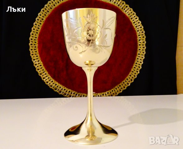 Бронзов бокал Saudi Arabia,кръстосани саби,цветя. 