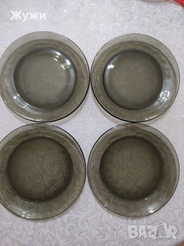 Комплект четири дуралексови чинии, плюс подарък още една, снимка 8 - Сервизи - 40390722