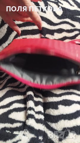 Червена чантичка, снимка 3 - Чанти - 43014547