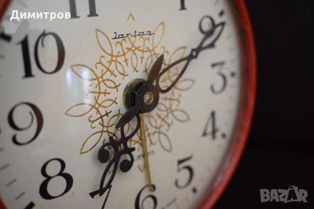 Ретро часовник-будилник Янтар, снимка 2 - Антикварни и старинни предмети - 32227056