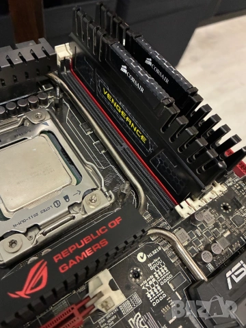 Дънна Платка: Asus ROG Rampage IV Extreme+ intel i7 3930k+ 16GB DDR, снимка 4 - Дънни платки - 53021243