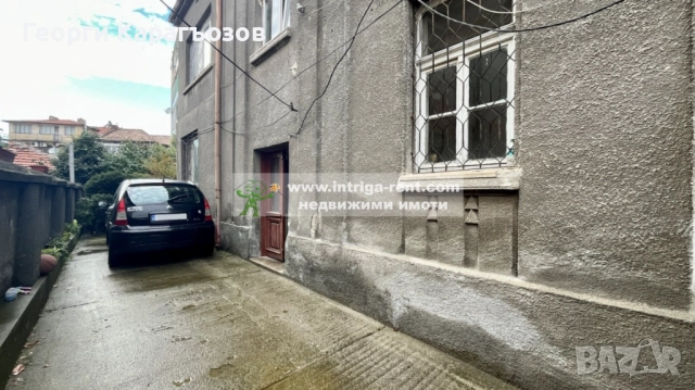 №4021 Етаж от къща с двор и паркомясто в квартал Училищни, Хасково.