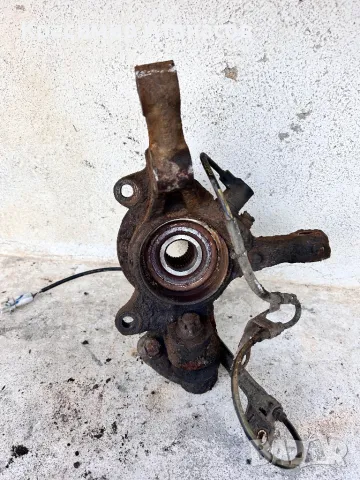 Шенкел главина преден десен за Тойота корола версо. 2.2 D-CAT. 177кс. 2006, снимка 5 - Части - 48852747