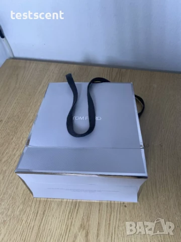 Автентична бутикова Tom Ford подаръчна торба 19.5cm-17cm-8cm, снимка 2 - Други - 51161003